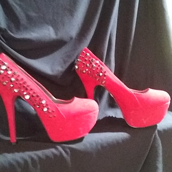 Shoes - Picture 2 of 6